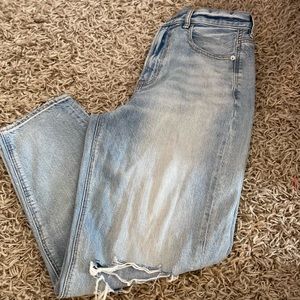 American Eagle Relaxed Mom fit jean. Size 6